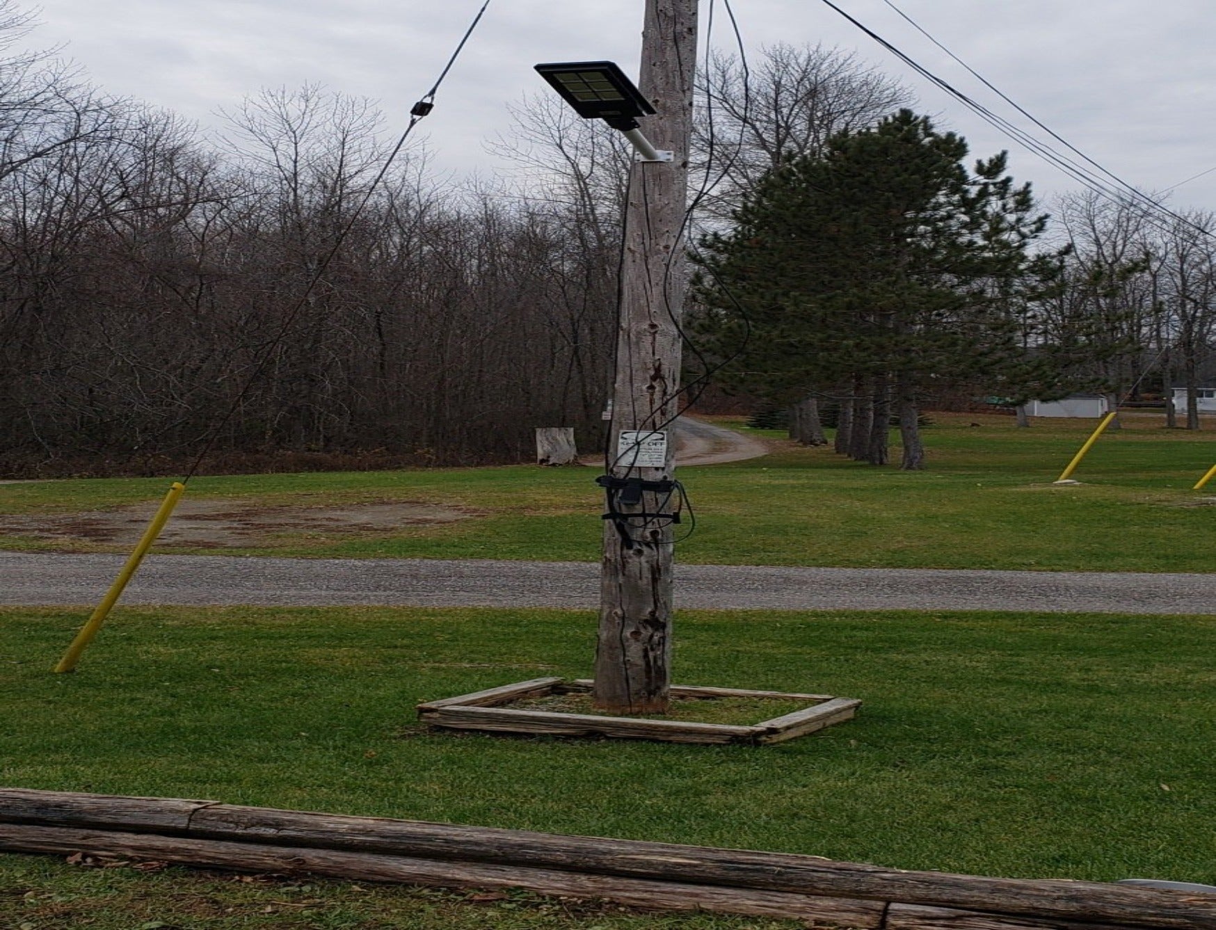 120 Watt Solar Yard Light